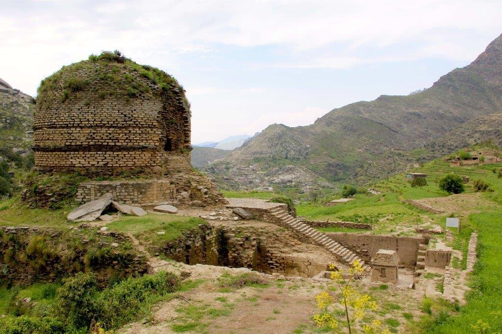 Amluk Darra where tourists enjoy scenery and history