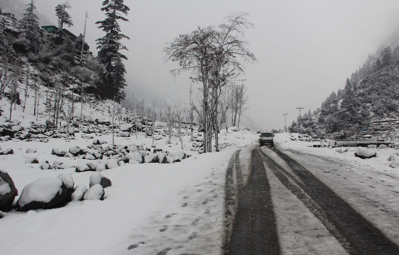 Rain, snowfall turn weather chilly in Swat