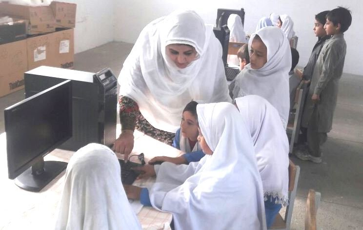 Nasim Akhtar establishes computer labs in schools