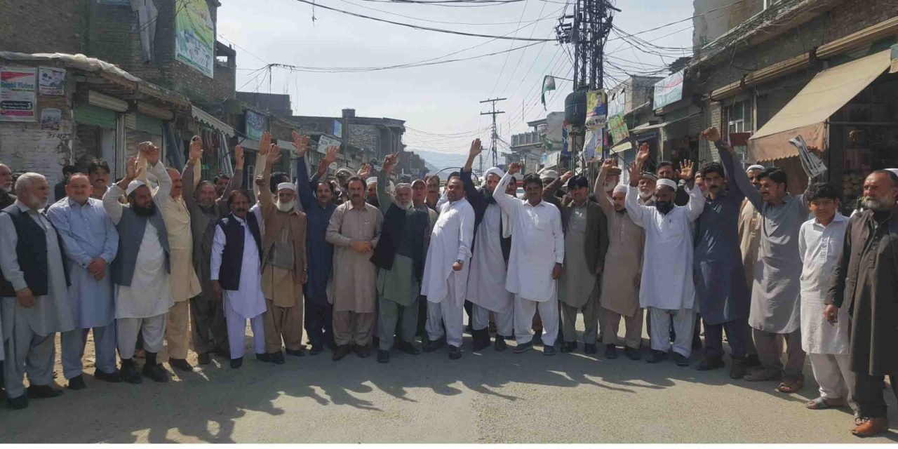 چارباغ میں آل پارٹیز جرگہ کابروزمنگل  بازار کو مکمل طور پر بند اوراحتجاج کرنے کا اعلان