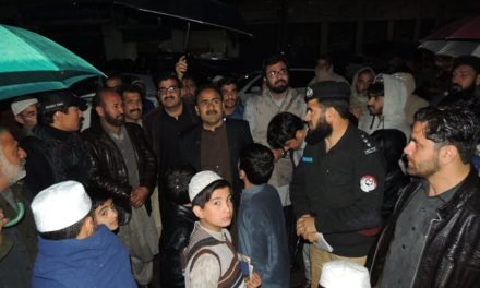 چیئرمین ڈیڈک سوات فضل حکیم خان کاملوک آباد میں بارش سے متاثرہ علاقوں کا دورہ