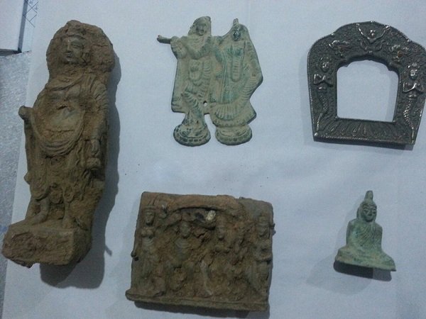 سوات خواہ خیلہ میں سمگلروں سے تاریخی بدھ مت کے نوادرات برآمد