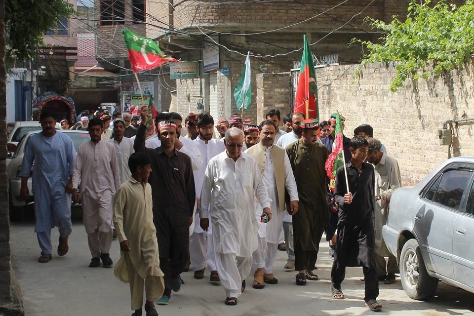 سوات سے پی ٹی آئی کارکنوں کامینار پاکستان میںآج ہونے والے جلسے کے لئے قافلہ روانہ