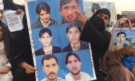پشتون تحفظ موومنٹ پشاور میں جلسہ ، ایک گھنٹے میں دو ہزار سے زائد لاپتہ افراد کےنام سامنے آگیے