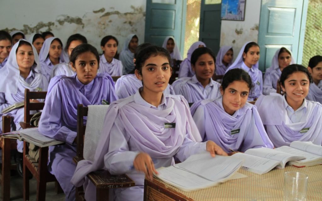 پختونخوا میں خواتین کے اسکولوں اور مقابلوں میں مردوں کی شرکت پر مکمل پابندی