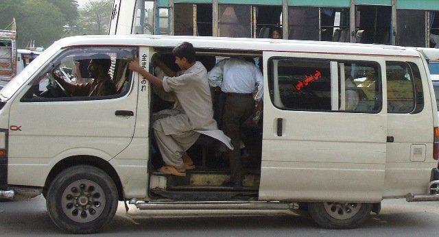 مینگورہ کرایوں میں اضافہ مسافر اور ٹرانسپورٹر دست و گریبان