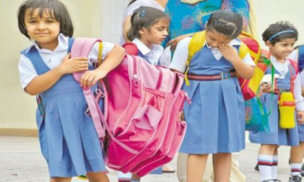 پشاور ہائیکورٹ  کا سکول بچوں کے بھاری بیگز کا مسئلہ حل کر نے کا حکم