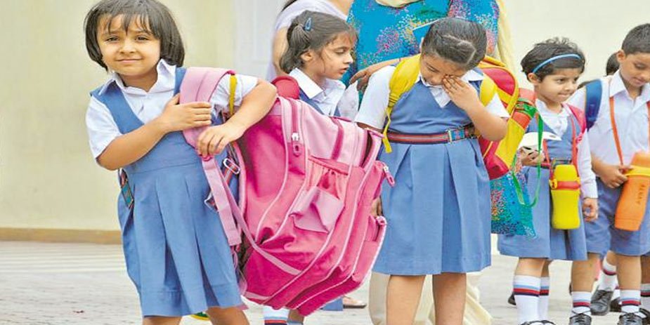 پشاور ہائیکورٹ کا سکول بچوں کے بھاری بیگز کا مسئلہ حل کر نے کا حکم