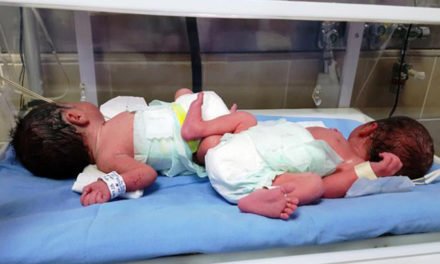 بھارت : مرد نے دو بچوں کو  جنم دیکر دنیا کو حیران اور ڈاکٹرز کو پریشان کر دیا