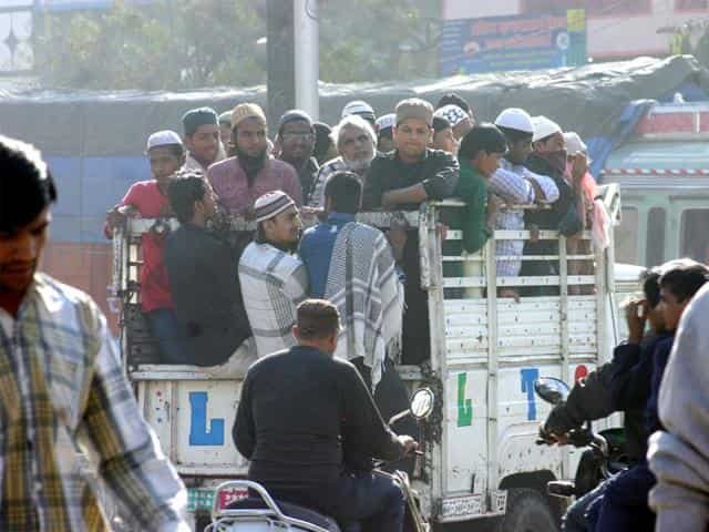 تبلیغی اجتماع میں جانے والا سوات کا رہائیشی گاڑی سے گر کر جاں بحق