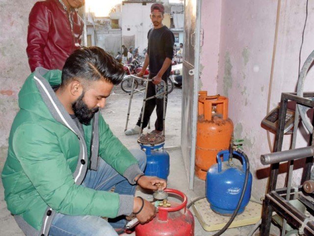 ایل پی جی کی قیمت میں 10روپے فی کلو کمی