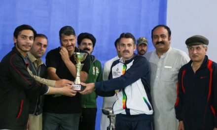 سوات ابھرتے ہوئے کھلاڑی عبدالباسط نے  ڈسٹرکٹ ناظم سپورٹس گالا میں بیڈمنٹن چمپین شپ جیت لی