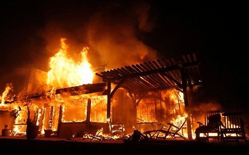 مانڑئی جبہ میں نامعلوم وجوہا ت کے بناء پر آگ بھڑک اُٹھی، دو خواتین جاں بحق متعدد جانور ہلا ک