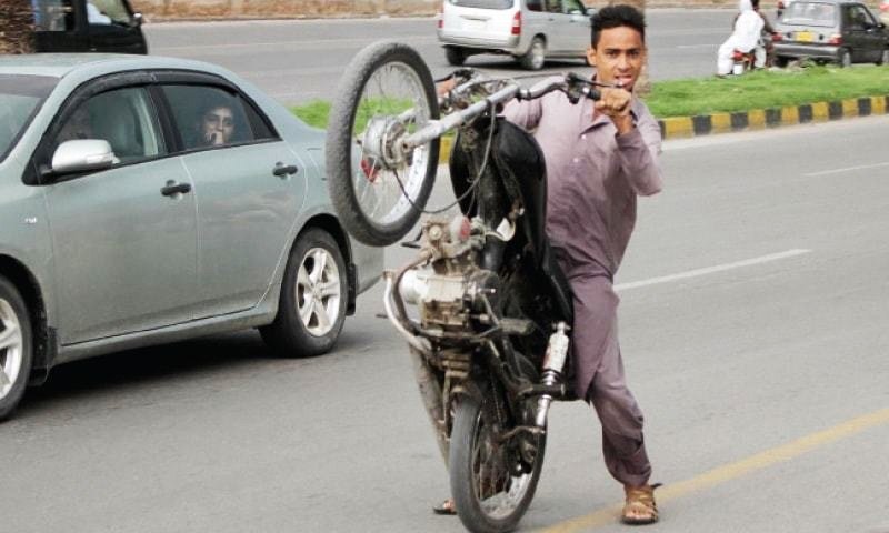 وزیر اعلی کے خصوصی ہدائت پر سوات میں موٹر سائیکل سواروں کیخلاف وسیع پیمانے پرکریک ڈاون کا آغاز