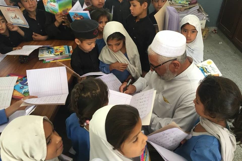 ہزاروں کی تعداد میں بچیاں لڑکوں کے پرائمری سکولوں میں پڑھائی پر مجبور
