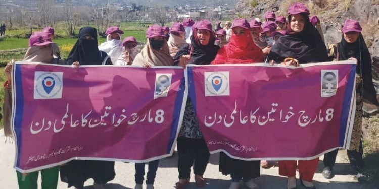 سوات میں عالمی یوم خواتین کے مناسبت سے واک کا اہتمام