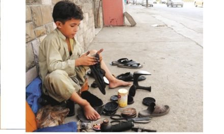 سوات میں ایک لاکھ اوناسی ہزار بچے سکول نہیں جاتے ،باہربچوں کو سکولوں میں لانا ہوگا ،ڈی ای او محمد امین
