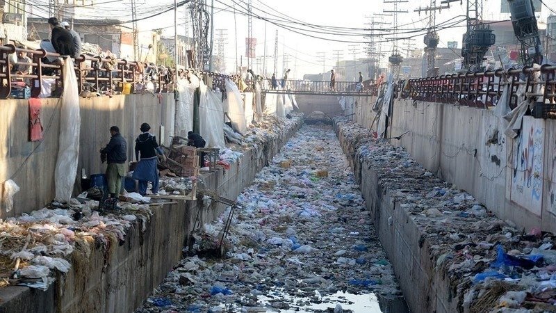 چند دنوں بعد صوبے بھر میں پلاسٹک بیگز کے استعمال کیخلاف کریک ڈاؤن شروع کیا جائیگا،وزیر اعلی محمود خان