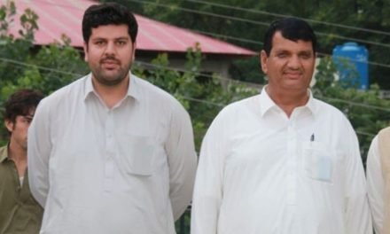 انجینئر امیر مقام کے بیٹے اشتیاق  2ارب 80کروڑ روپے مبینہ کرپشن سکینڈل میں گرفتار