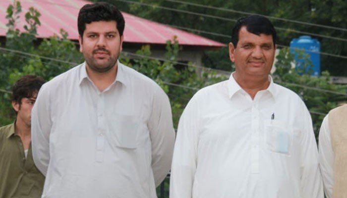 انجینئر امیر مقام کے بیٹے اشتیاق  2ارب 80کروڑ روپے مبینہ کرپشن سکینڈل میں گرفتار
