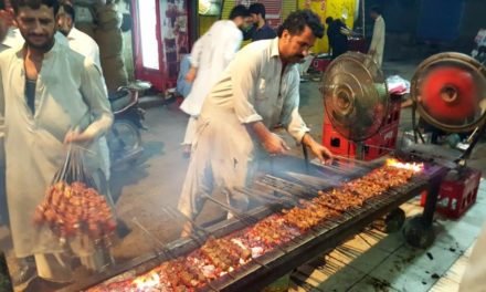 سوات انتظامیہ کا سحر و افطار میں ہوٹلزاور ریسٹورنٹ کے چیکنگ کرنے کا آغاز