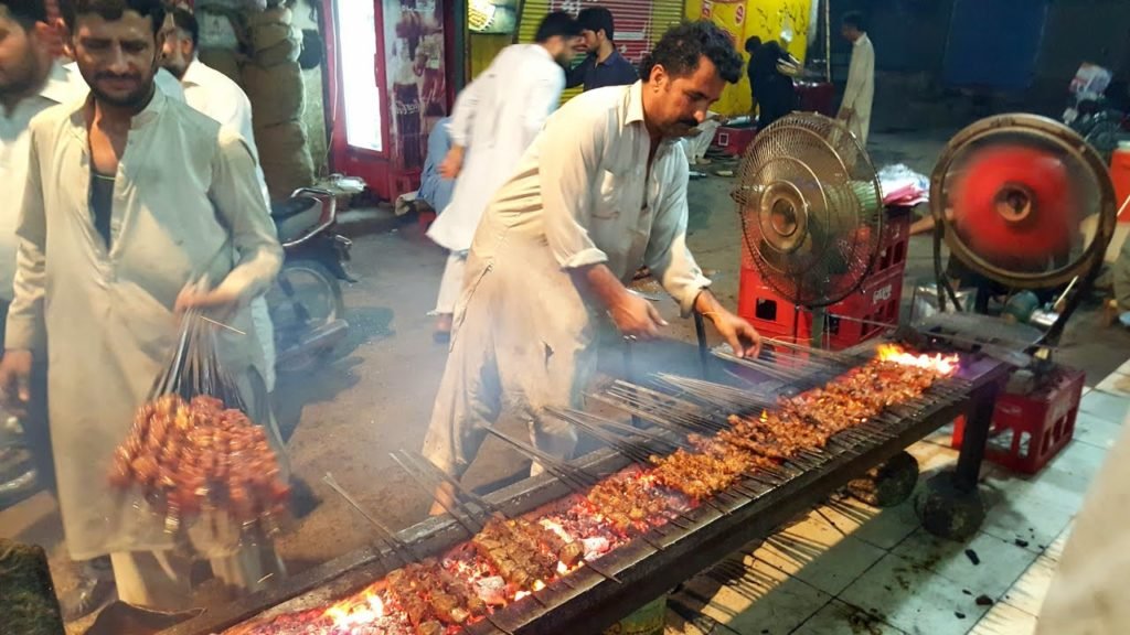 سوات انتظامیہ کا سحر و افطار میں ہوٹلزاور ریسٹورنٹ کے چیکنگ کرنے کا آغاز