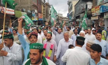 سوات لیگی کارکن مہنگائی کیخلاف سڑکوں پر نشاط چوک میں سخت احتجاجی مظاہرہ،