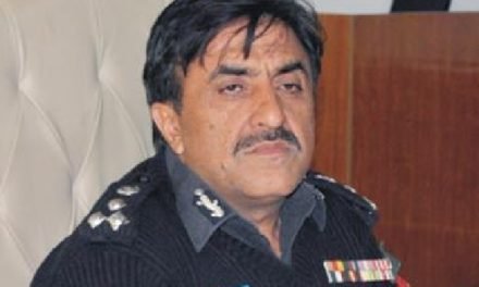 پولیس کے جوان سیاحوں کی رہنمائی اور بلا  خوف و خطر گھوم پھرنے  کیلئے مختلف مقامات پر تعینات ہیں،محمد سعید خان وزیر
