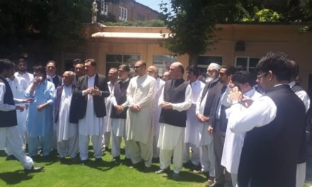 سوات میں جسٹس فائز عیسیٰ کیخلاف دائر شدہ ریفرنس کے رد عمل میں وکلا کا احتجاج