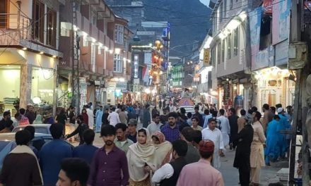 سخت پابندی کے باوجود سیاح بڑی تعداد کالام سمیت دیگر سیاحتی مقامات پر پہنچ گئی