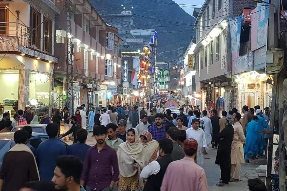 سخت پابندی کے باوجود سیاح بڑی تعداد کالام سمیت دیگر سیاحتی مقامات پر پہنچ گئی