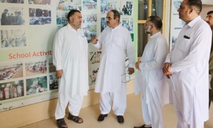 رائٹ ٹو انفارمیشن کے چیف کمشنر کا خپل کور فاؤنڈیشن و سکول کا دورہ