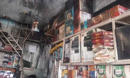 مینگورہ ، مین بازار میں الیکٹرونکس آلات کی دکان میں آگ لگ گئی،لاکھوں کا نقصان