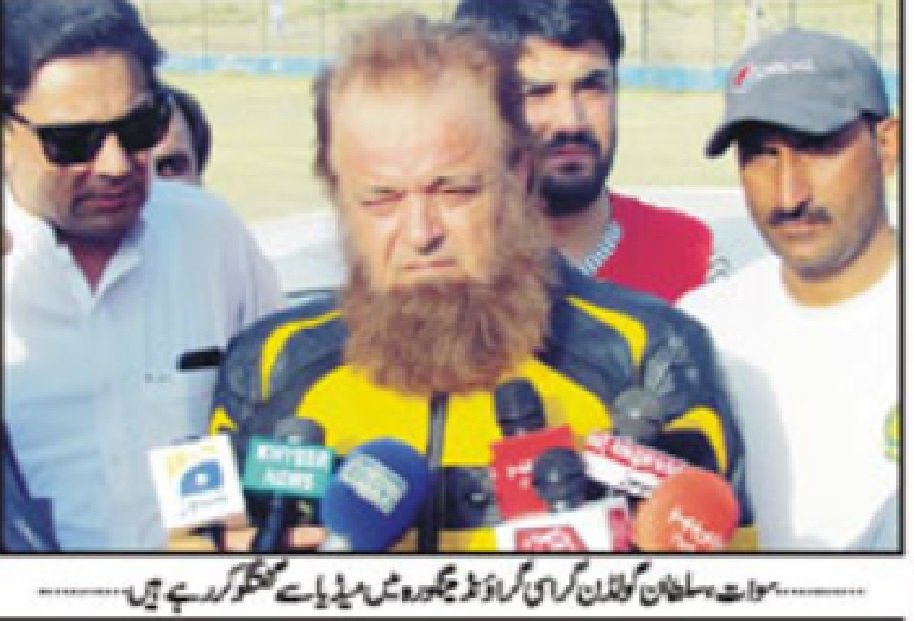 مینگورہ،گراسی گراونڈ میں سلطان گولڈن نے گاڑی کو تیز ترین ریورس میں چلا کر عالمی ریکارڈ قائم کردیا