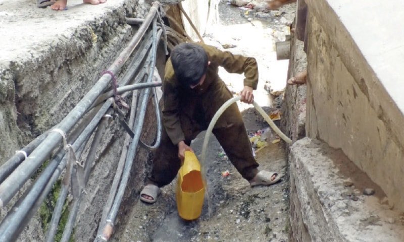 مینگورہ شہر کے نواحی علاقہ بارا مہ میں پانی کی قلت نے سنگین صورتحال اختیار کرلی