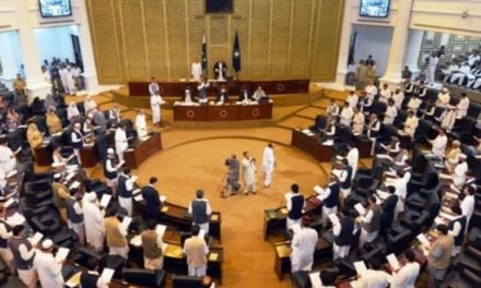 خیبرپختونخوا اسمبلی میں لاکھوں روپے تنخواہ لینے والے 58 اراکین نے کوئی ٹیکس نہیں دیا
