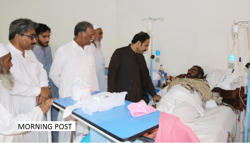 ڈیڈک چیئر مین فضل حکیم کا سیدو ہسپتال میں ڈینگی مریضوں کی عیادت،ناقص صفائی کے صورت حال پر بر ہم