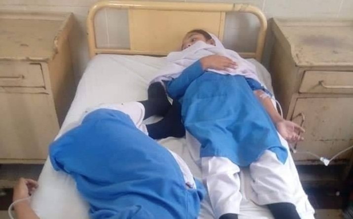 سوات سکولوں میں بچوں کو دی جانے والے کیڑوں کی دوائی سے درجنوں بچے متاثر متعدد  اسپتال منتقل