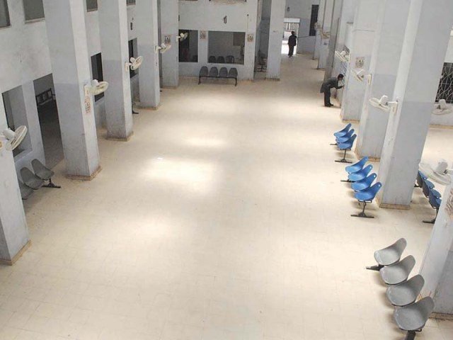 سوات ، ہسپتالوں میں ڈاکٹرز، نرس اور پیرا میڈیکل سٹاف کی ہڑتال جاری،نجی کلینکس بھی بند
