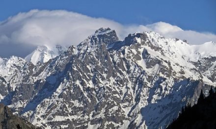 سوات ، بالائی علاقوں کے پہاڑوں پر موسم سرما کی پہلی برف باری