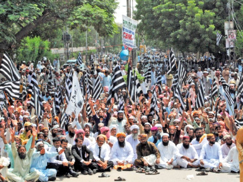 آزادی مارچ میں طالبان کا جھنڈا لہرانے کے الزام میں 8 افراد گرفتار