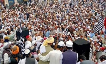 آزادی مارچ  نیا نعرہ”قائدہ اشارہ کوہ، بیا ئی تماشہ کوہ!“سوشل میڈیا پر ٹرینڈ بن گی