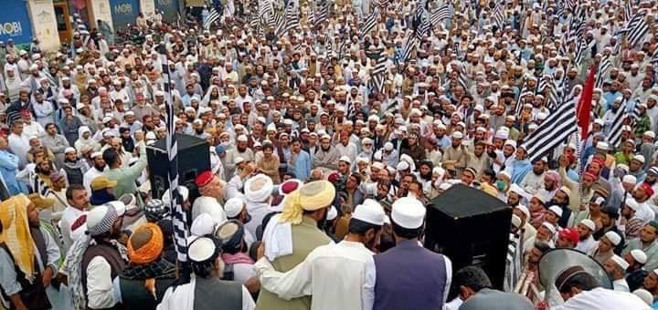 آزادی مارچ نیا نعرہ”قائدہ اشارہ کوہ، بیا ئی تماشہ کوہ!“سوشل میڈیا پر ٹرینڈ بن گی
