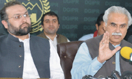 پختونخوا حکومت کے پاس ایک ہی راستہ ہے،ہڑتالی ڈاکٹرز کو نکال دیا جائے،وزیر صحت
