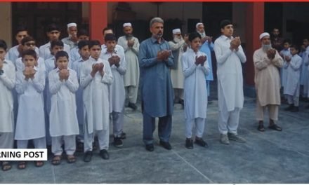 کوہستان میں قتل ہونے والے ایجوکیشن افیسر کے لئے مختلف سکولوں میں فاتحہ خوانی کی گئی