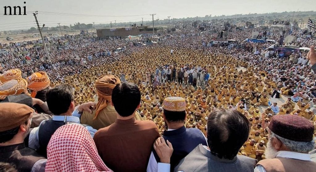 آزادی مارچ،جے یو آئی   رہنما  کی زبان پھسل گئی، گونواز گو کے نعرے لگوا دیئے