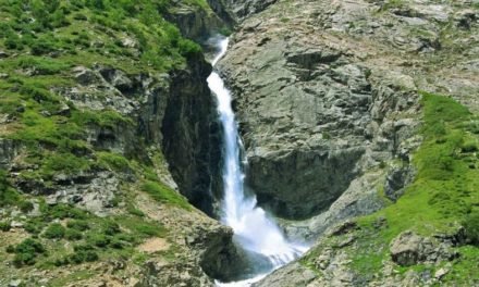 ایک خوبصورت پری سے منسوب سحر انگیز آبشار ’’ڈونچار‘‘