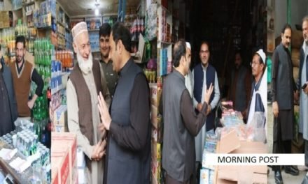سوات ڈیڈک چیئرمین فضل حکیم کا مینگورہ بازار کا دورہ،لوگوں میں گھل مل گئے