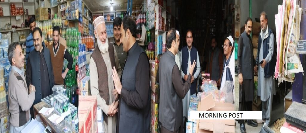 سوات ڈیڈک چیئرمین فضل حکیم کا مینگورہ بازار کا دورہ،لوگوں میں گھل مل گئے