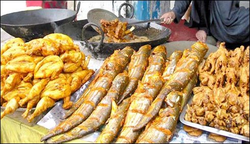 سوات، بارش اور سرد موسم میں گرما گرم مچھلی کے مانگ میں اضافہ